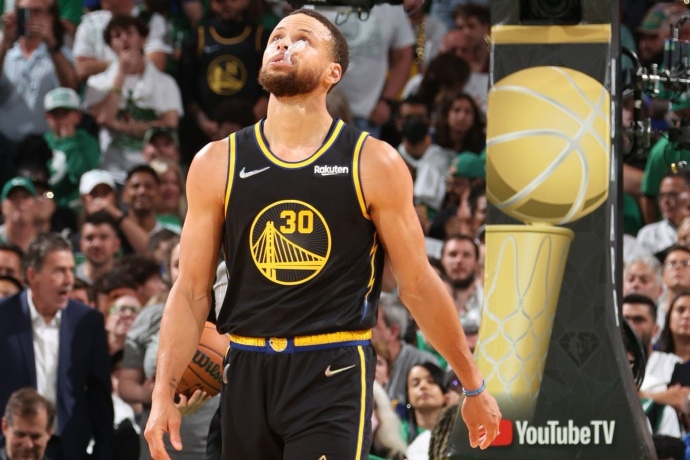 斯蒂芬·库里回归戴维森：点亮未来之星