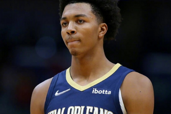 勇士积极追求鹈鹕特雷墨菲：寻找可靠的辅助者以增强阵容深度